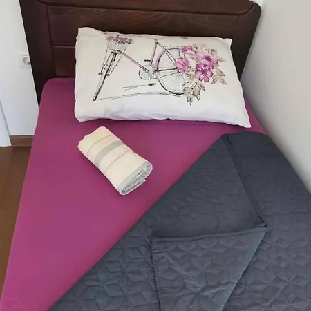 Square Apartment