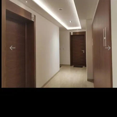 Square Apartment *